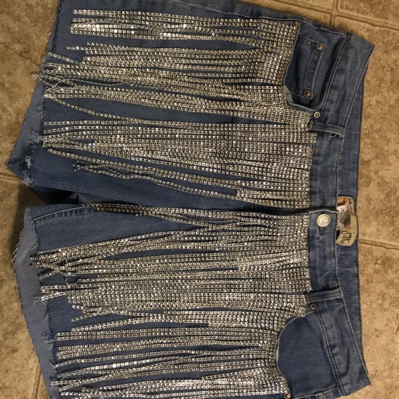 Icy Shorts - Picture 3 of 4